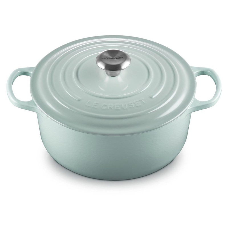 Le Creuset Signature Cast Iron Round Casserole - 28cm
